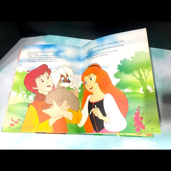 WALT DISNEY PICTURES 1990 THE BLACK CAULDRON BOOK - Picture 6 of 15